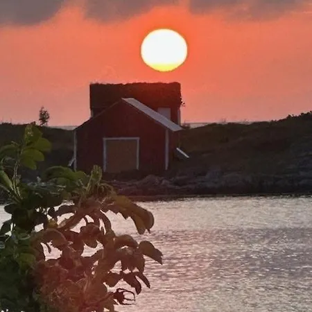 Historic By The Atlantic Ocean Road * Vevang