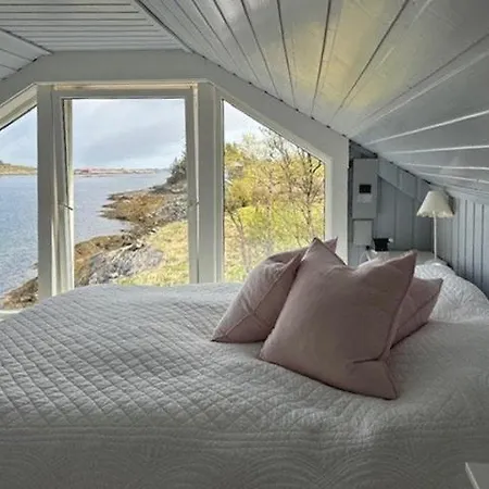 Historic By The Atlantic Ocean Road Vevang