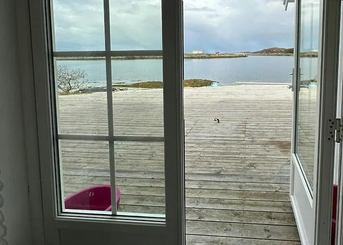 Historic Cabin By The Atlantic Ocean Road