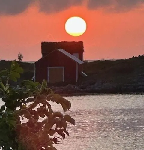 Historic Cabin By The Atlantic Ocean Road * Vevang
